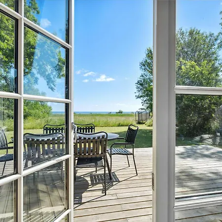 With Lillebaelt As Neighbour And A View Over Fields ハザスレウ